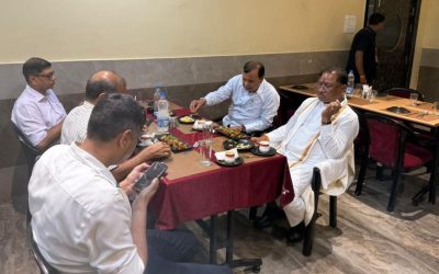 ढाबे में भोजन करते नज़र आए सीएम साय, बोले – “जनता से जुड़ाव ही असली आत्मीयता है”