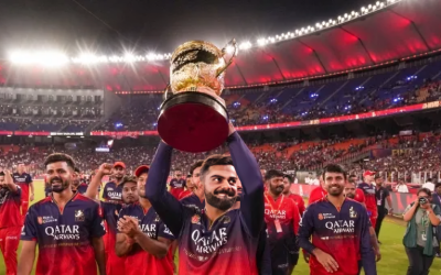 18 साल, हजारों सपने और एक ट्रॉफी, RCB बनी IPL 2025 की विजेता